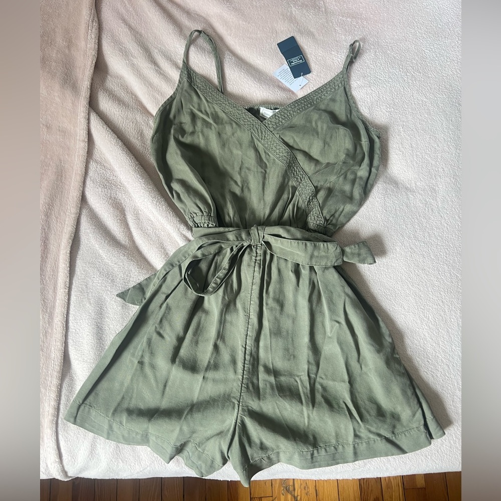 ABERCROMBIE OLIVE ROMPER
